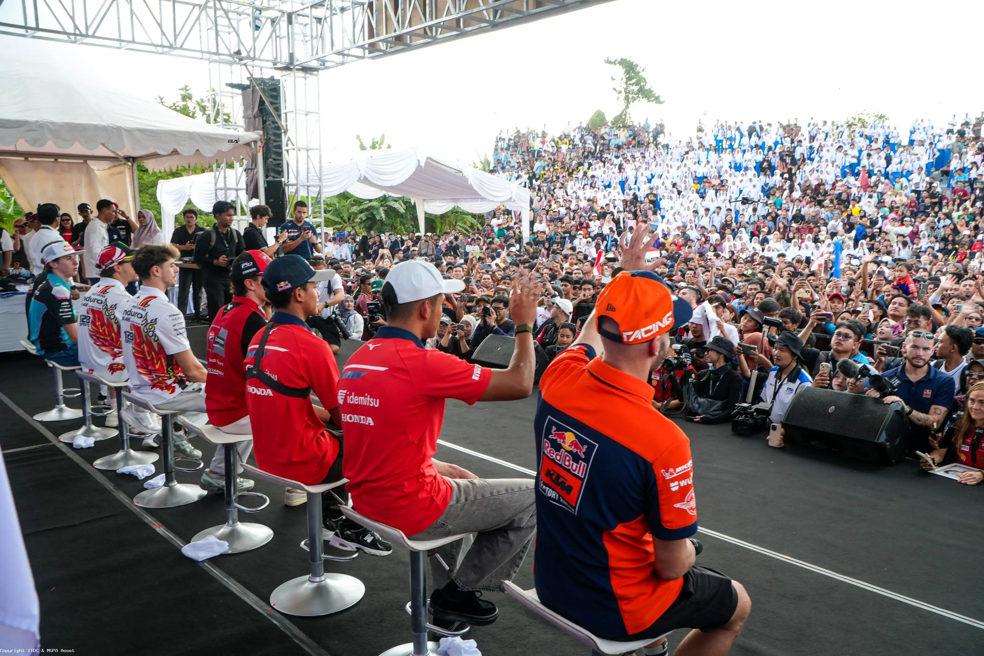 Riders